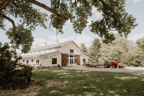 Nebraska Wedding Venues, Nebraska Wedding, Rustic Outdoor Wedding, Lincoln Nebraska, Wedding Barn, When I Get Married, Unique Wedding Venues, Chic And Elegant, Rustic Outdoor