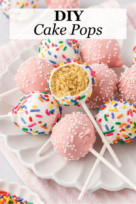 Move over Starbucks, we're making homemade cake pops, and with this recipe, they've never been better or easier! This copycat Starbucks cake pop recipe will make your friends, family, and kids do a double-take. Homemade Cake Pops, Starbucks Cake Pops, Diy Cake Pops, Starbucks Cake, Starbucks Birthday, Starbucks Diy, Cake Pops How To Make, Copycat Starbucks, Cake Pop Sticks