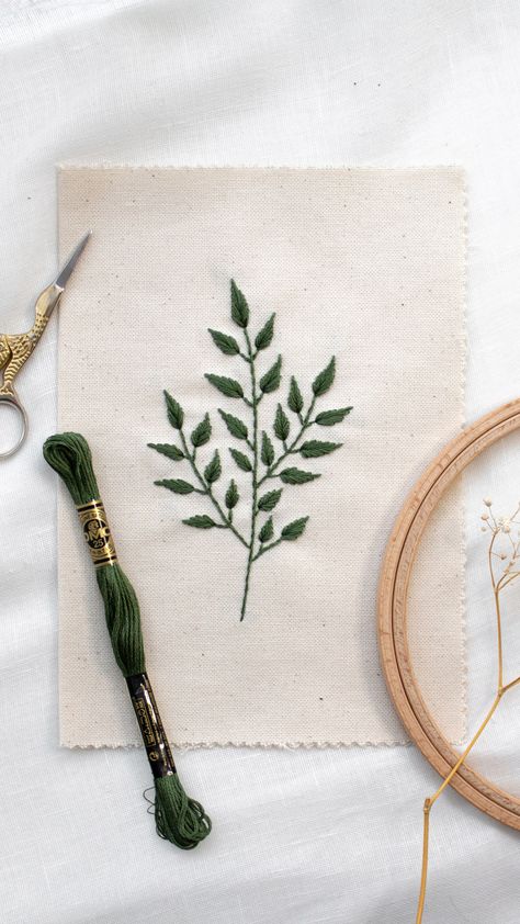 Easy Embroidery Ideas For Beginners, Embroidery Design Easy, Embroidery Outline, Fishbone Stitch, Outline Stitch, Embroidery Clothes, Embroidery Leaf, Easy Embroidery, Hand Embroidery Tutorial