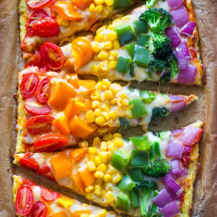 Rainbow Cauliflower Crust Pizza - Gimme Delicious Rainbow Pizza, Idee Pasto, Rainbow Food, Cauliflower Crust Pizza, Kids Party Food, Idee Pasto Sano, Food Trends, A Pizza, Creative Food