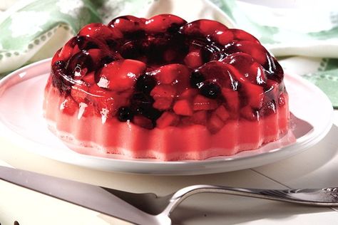 Impress your friends with our JELL-O with Fruit Mold dessert Prep for this tasty Healthy Living JELL-O with Fruit Mold dessert takes only 15 minutes. Thanksgiving Jello, Mold Recipes, Jello Mold Recipes, Mousse Dolce, Low Calorie Fruits, Fruit Parfait, Jello Desserts, Jello Mold, Jello Salad