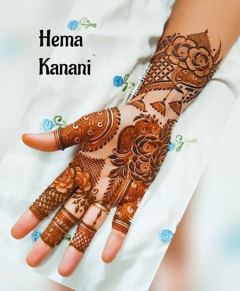 Half Hand Designer Mehndi, Indo Western Mehendi Designs, Western Mehndi Designs, Trendy Mehndi Designs Front Hand, Indo Arabic Mehndi Designs, Indo Arabic Mehendi, Figure Mehendi, Designer Mehandi, Designer Mehendi