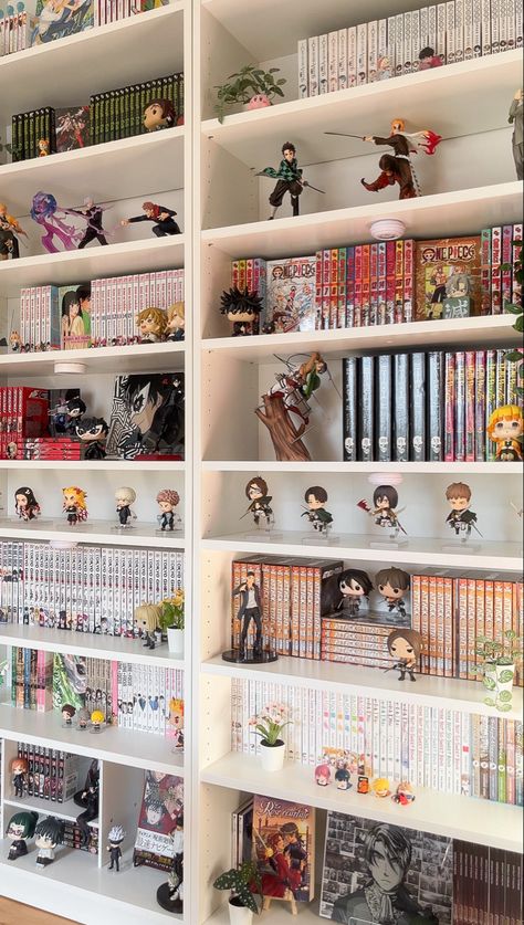 Anime Figures Display Ideas, Anime Display Ideas, Manga Display Ideas, Anime Figure Display Ideas, Anime Funko Pop Collection, Anime Shelf Aesthetic, Collectors Bedroom, Collectable Display Ideas, Anime Shelf Ideas