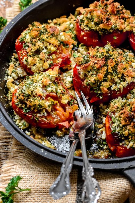 Provence-Style Tomatoes with Breadcrumbs and Herbs (Tomates à la Provençale) Lent 2024, French Homes, Tomato Dishes, Stuffed Tomatoes, French Recipes, Idee Pasto, Canadian Food, Savoury Recipes, French Dishes