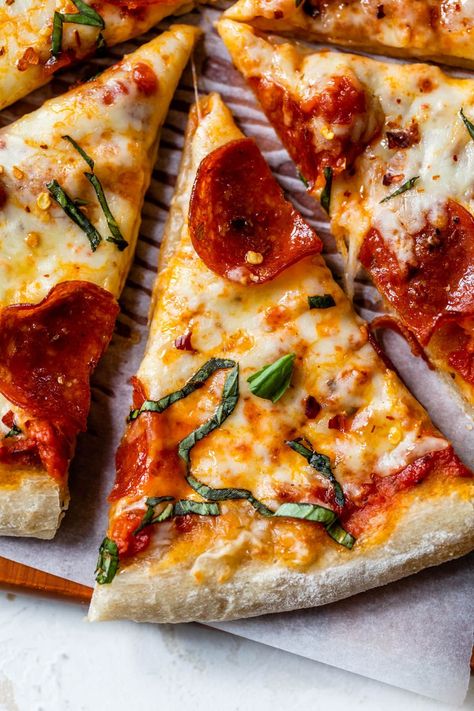 This hot honey pizza recipe spices up your dinner with crispy pepperoni, lots of cheese, and a drizzle of homemade hot honey. So good! Hot Honey Pizza Recipe, Hot Honey Pizza, Homemade Hot Honey, Crispy Pepperoni, Honey Pizza, Holiday Meal Planning, Wheat Pizza Dough, Calzone Recipe, Pizza Salad