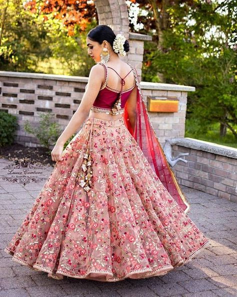 Pink is not the most sought out color for ethnic wear for no reason, complementing every Ethnic wear is the ideal choice. Have a look at the most beautiful pink lehengas you can find! Pengantin India, Floral Lehenga, Indian Outfits Lehenga, Wedding Lehenga Designs, Lehnga Dress, Work Lehenga, Indian Bridal Lehenga, Gaun Fashion, Choli Designs