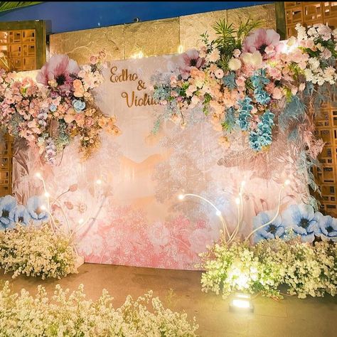 Dekor Engagement, Background Photobooth, Debut Theme, Javanese Wedding, Photobooth Backdrop, Bday Decor, Debut Ideas, Engagement Decor, Engagement Decorations