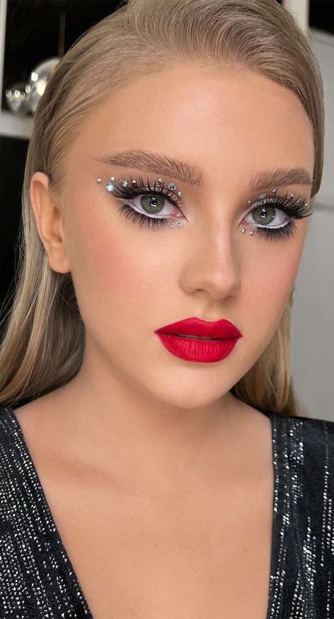 Holiday Make Up, New Year’s Eve Makeup Look, Creative Christmas Makeup Ideas, New Year Eve Makeup, Glam Christmas Makeup, Christmas Makeup Art, New Year Makeup Ideas, Creative Christmas Makeup Looks, Christmas Glam Makeup