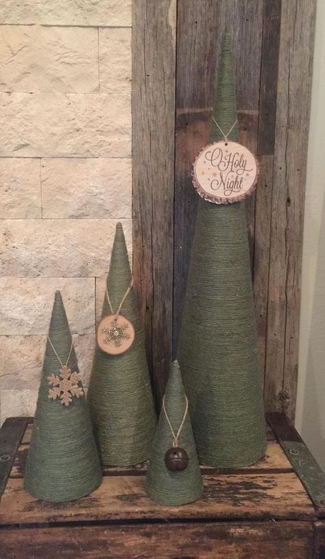 cool green rope cone shaped Christmas trees decorated with branch slices, snowflakes and bells are amazing for holiday decor Rope Christmas Tree, Christmas Cones, Fabric Christmas Trees, Cone Christmas Trees, Christmas Tree Crafts, Cool Christmas Trees, Holiday Crafts Christmas, Christmas Crafts Decorations, Diy Christmas Tree