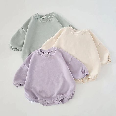 Comfy Oversized Baby & Toddler Sweatshirt Rompers. 😍 Keep your baby comfortable all day with this handmade cotton romper 🥰 Choose from 5 Soft earthy pastel toned colors. 🥰 Perfect to go with any wardrobe for everyday wear and a comfy overall fit for baby to run around and play 🥰 These rompers are true to size ❤️  Have a great day! ❤️ Twins Clothes, Baby Fashion Summer, Natural Baby Clothes, Sweatshirt Romper, Baby Birthday Gift, Baby Aesthetic, Baby Spring, Baby Mommy, Baby Overall