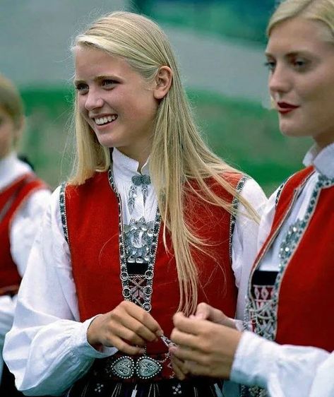 Norwegian Traditional Clothing, Norwegian Women, Norwegian Fashion, Traditional Women, European Men, Blonde Women, Traditional Fashion, Traditional Clothing, Traditional Outfits