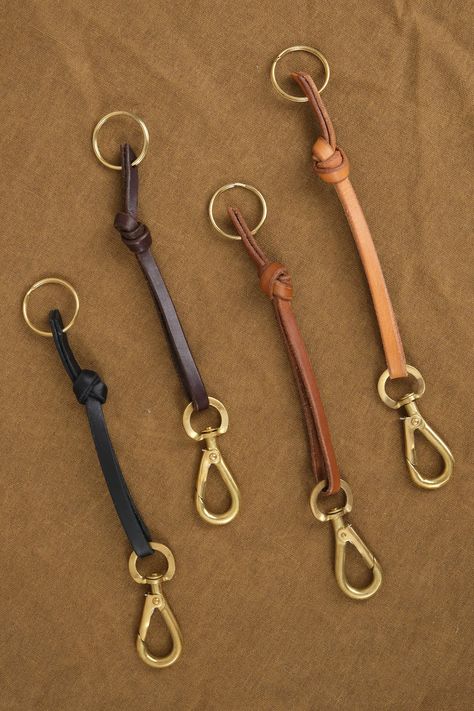 The Knot Keychain is a sleek leather key chain with a leather knot detail, and a brass loop. This can be hooked on a belt loop or on the inside of your bag for easy access to your keys. Made from a vegetable-tanned Italian leather. Leather Belt Ideas, Leather Bag Charm, Easy Leather Crafts, Easy Leather Projects, Scrap Leather Projects, Leather Keychain Ideas, Small Leather Projects, Leather Necklace Diy, Leather Gift Ideas