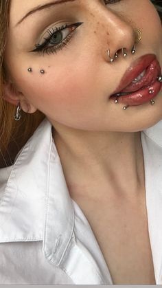 Elegant Face Piercings, All Facial Piercings, A Lot Of Face Piercings, Symmetrical Facial Piercings, Heavily Pierced Face, Unique Facial Piercings, Piercings No Rosto, Cute Peicerings Face, Piercing Trends 2023