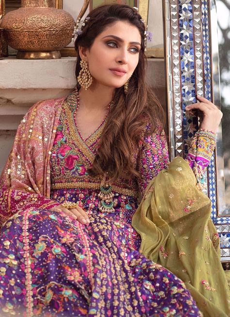 Farah Talib Aziz. Sheesh anarkali Bridal Anarkali, Anarkali Frock, Golden Gown, Bridal Mehndi Dresses, Mehndi Dresses, Mehendi Outfits, Anarkali Lehenga, Desi Wedding Dresses, Friday Quotes