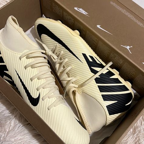 Soccer Cleats Brand New Soccer Cleats Aesthetic, Sport Tips, Nike Winter Jackets, Womens Soccer Cleats, Best Soccer Cleats, Cleats Soccer, Nike Shoes New, Soccer Stuff, Nike Cleats