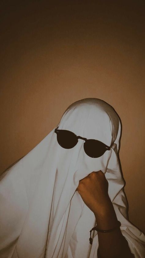 Aesthetic Ghost, Beast Wallpaper, Ghost Photography, Ghibli Artwork, Ghost Boy, Ghost Pictures, Shadow Photos, Ghost Photos, Funny Ghost