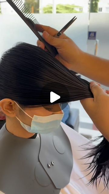 HECKTOR’S SALON on Instagram: "Simple Way To Cut Long Layers ✂️✔️ #haircut #hecktorsalon #hairstyle #longlayers #haircuttutorial" Long Layered Haircuts At Home, Leyera Haircut, Long V Cut Hair With Layers, How To Cut Long Hair At Home, Diy Long Layers Haircut At Home, Diy Layers In Hair At Home, Diy Long Layered Haircut, Straight Haircut Ideas, Diy Hair Layers