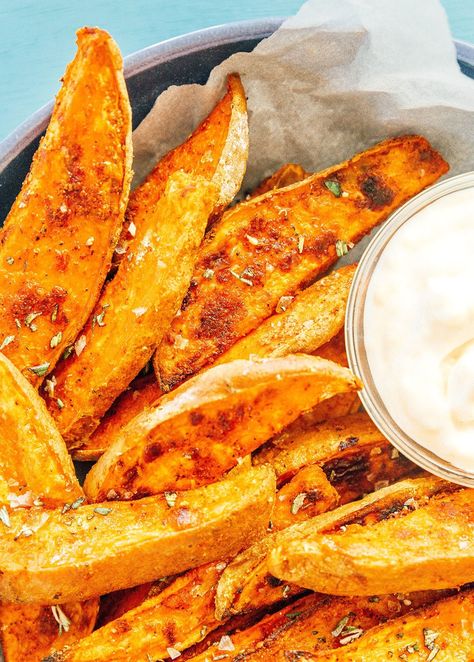 Oven Baked Sweet Potato Wedges (That Are Actually Crispy) Sweet Potato Wedges Oven, Garlic Mayo Sauce, Crispy Sweet Potato Wedges, Oven Wedges, Oven Baked Sweet Potato, Potato Wedges Baked, Mayo Sauce, Garlic Mayo, Sweet Potato Wedges