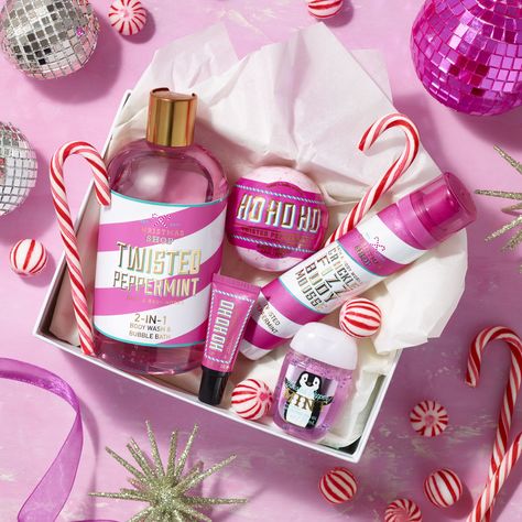 Pink Christmas Pink Christmas Product Photography, Christmas Beauty Photography, Christmas Cosmetics Photography, Holiday Beauty Packaging, Christmas Product Photography Ideas, Christmas Product Shoot, Christmas Product Photography, Skincare Christmas, Christmas Skincare