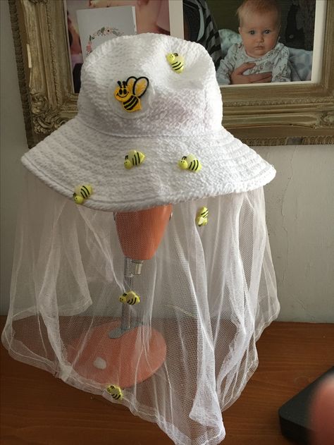 Diy Bee Keeper Hat, Bumble Bee Headband Diy, Diy Beekeeper Costume, Diy Bee Keeper Costume, Bee Keeper Dramatic Play Preschool, Bee Costume Ideas, Bee Keeper Costume, Diy Bee Costume, Bee Keeper Outfit