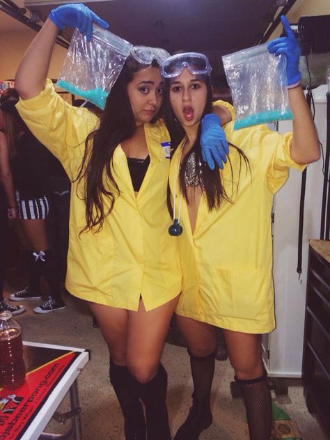 Underground Halloween Costumes, Breaking Bad Costume Women, Bad News Halloween Costume, Job Costumes Ideas, Bad And Boujee Halloween Costume, Funny Hot Halloween Costumes, Funny Halloween Costumes For Friends, Duo Halloween Costumes Funny, Breaking Bad Halloween Costume