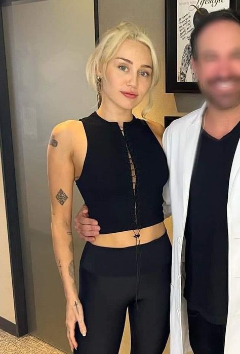 Miley Cyrus 2023 Hair, Miley Cyrus 2023 Style, Miley Cyrus Style 2022, Miley Cyrus Blonde, Miley Cyrus 2023, Miley Cyrus Tattoos, Miley Whats Good, Miley Cyrus Hair, Miley Cyrus Style