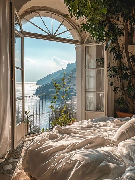 Italian House Interior Bedrooms, Apartment In Italy Aesthetic, Voulenteering Aesthetic, Boho Mansion, Italy House Aesthetic, Italy Apartment Aesthetic, Future House Interior, Big House Aesthetic, Home Astethic