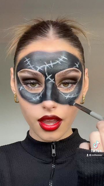 Cat Women Makeup, Woman Halloween Makeup, Cat Woman Makeup, Cat Woman Halloween, Cat Women Halloween Costumes, Catwoman Makeup, Woman Makeup, Ideas Fiesta, Cat Woman