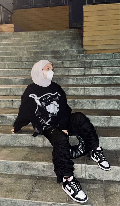 Rock Concert Outfit Hijab, Hijabi Concert Outfit, Hijabi Styles, Concert Outfit Rock, Coldplay Concert, Outfits Hijab, Hijabi Style, Hijab Ootd, Style Korea