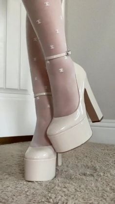 Shoes For Tight Dresses, Cute Platform Shoes Outfit, Shoes For Prom Heels, Arminarshe Outfits, Pretty Shoes Aesthetic, Cute Wedding Heels, Wedding Platform Shoes, Cute Heels Aesthetic, Cute Heels For Prom