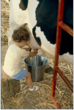 Milking A Cow, Farm Kids, Farm Photography, Country Kids, Dairy Farm, Haiwan Peliharaan, Farms Living, Dairy Farms, Down On The Farm