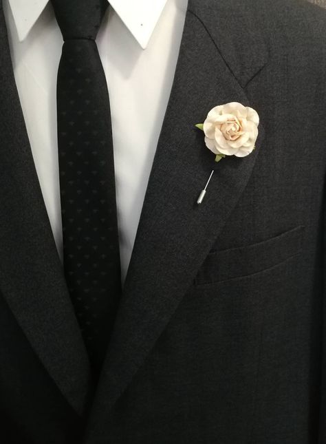 Groomsmen Lapel Pin, Paper Flower Boutonniere, Groomsmen Flower Pin, Groom Flower Pin, Boutonniere Alternative, Vintage Boutonniere, Groom Pin, Ball Outfits, Lapel Pins Wedding