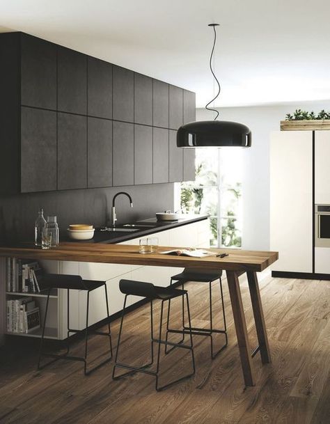 The kitchen ‘work triangle’ was developed during the 1940s to increase efficiency. It referred to triangle of between the cooker, the sink and the fridge. Peninsula Kitchen Design, Modern Köksdesign, Små Rum Lidt Plads, Kitchen Bar Design, Kitchen Bar Table, Kitchen Desks, 38 Super, Bar Storage, Minimalist Kitchen Design