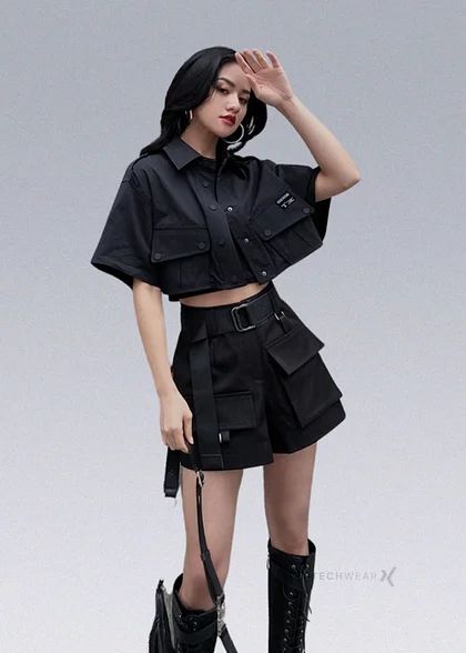 techwear-x Tech Wear Fashion Women, Tech Wear Female, Women’s Techwear, Modern Look Outfits, Techwear Women Outfit, Cyberwear Fashion, High Tech Outfit, Techware Fashion Women, Japanese Streetwear Women Tokyo Fashion