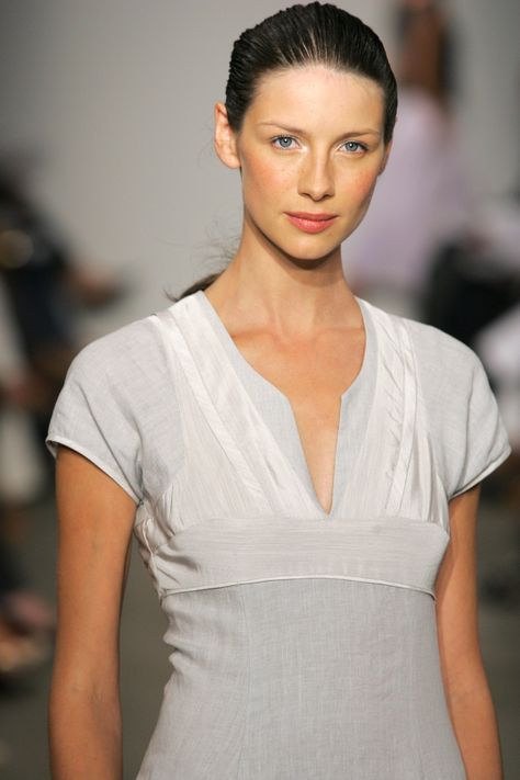 31 HQ old pics of Caitriona Balfe on the catwalk | Outlander Online Outlander Claire, Dinner Host, Spring Runway, Awards Party, Cafe Society, Claire Fraser, Jamie And Claire, Press Tour, Caitriona Balfe