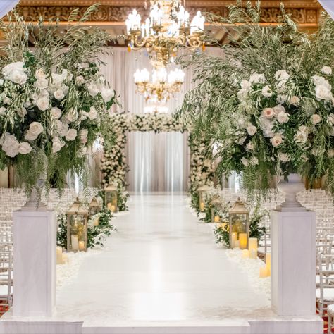 Flowers are one of the best ways to make your wedding ceremony come to life. It not only adds color, but it also adds style as well. These flowers made a big statement, adding class and glamour to their indoor ceremony. Planned by Best Bride. #BestBrideLA #BestBride #LosAngeles #LA #LAWedding #LosAngelesWedding #IndoorCeremony #CermonyDecorIdeas #CermonyDecor #NaturalFlowers Wedding Altar Ideas Indoor, Korea Wedding Decoration, Korean Wedding Decorations Indoor, Indoor Ceremony Decor, Ceremony Background, Wedding Planner Guide, Indoor Wedding Ceremony, Aisle Planner, Class Wedding