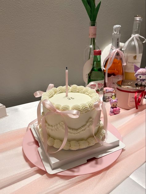 Coqutte Cake Ideas, Couqutte Birthday Cake, Nineteenth Birthday Cake, Half Pound Cake Design, Couqutte Cake, 26 Cake Birthday, Pink Bow Birthday Cake, Coquette Cake Birthday, Coquette Birthday Party Decorations