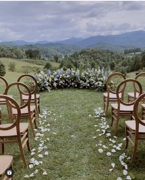 Outside Wedding Altar Ideas, Flower Arch On Ground Wedding, Alter Inspiration Wedding, Flower Meadow Wedding Ceremony, Ceremony Decorations Minimalist, Floral Ground Alter, Wedding Arbor Flowers On Ground, Micro Wedding Ideas Fall, Wedding Ceremony No Flowers