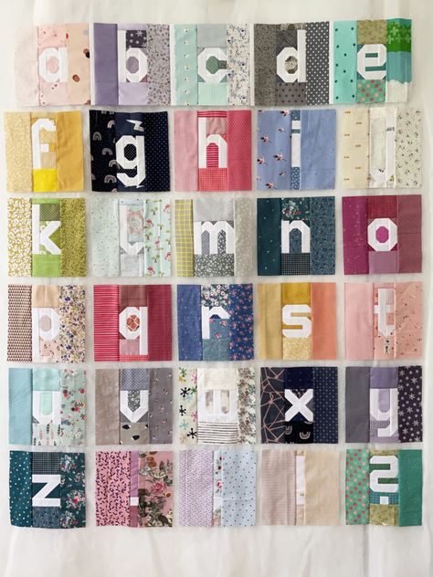 Grandma Hobbies, Alphabet Quilt, Shabby Chic Quilts, Fun Quilt, Quilt Modernen, Stash Buster, Sewing Workshop, Craft Stash, Small Sewing Projects