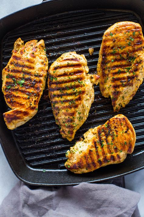 How to Grill Chicken on Stove-Top (Easy Grill Pan Method) Grilled Chicken On Stove, Pan Grilled Chicken Breast, Grill Chicken Breast, Grill Pan Recipes, Pan Grilled Chicken, How To Grill Chicken, Easy Grill, Stove Top Chicken, Stove Top Grill