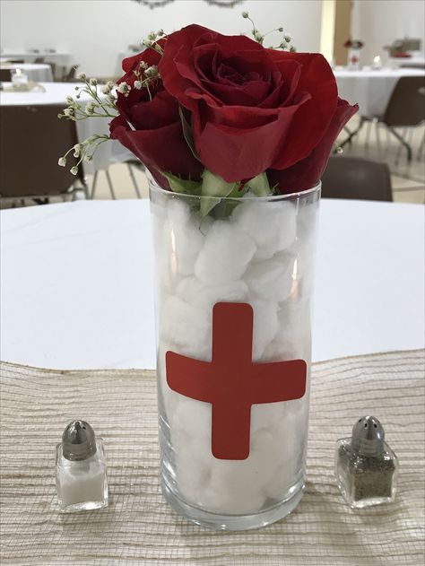 Dollar store DIY nurse graduation decorations. Grad Party Centerpieces, Nurse Grad Parties, Nurse Graduation Party Decorations, Medical Party, Retirement Party Themes, Nursing School Graduation Party, Nurse Decor, Diy Nursing, Nurse Party