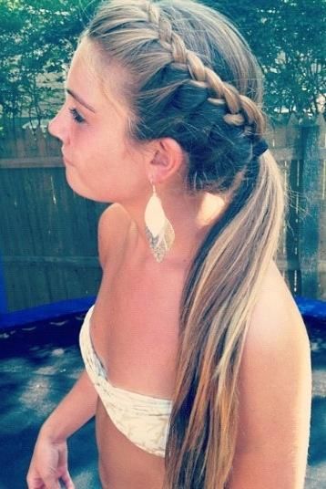 braid & pony Stunning Hairstyles, Easy Summer Hairstyles, Side Braid, School Looks, Trending Hairstyles, Long Hair Women, Volleyball Hairstyles, Hairstyles For School, Hair Dos