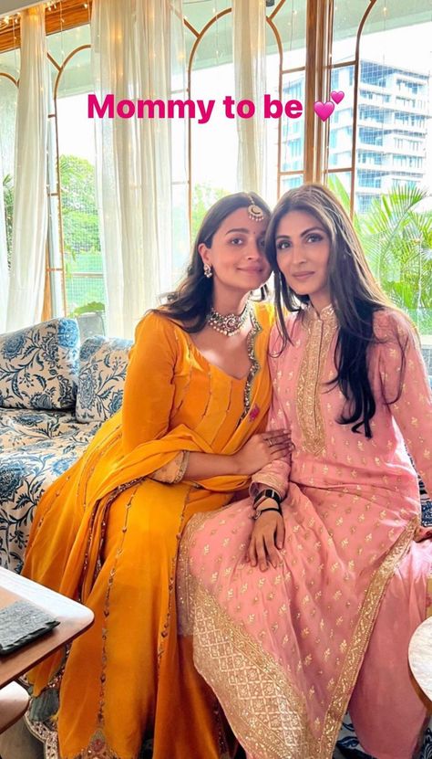 Alia Bhatt's Baby Shower: Riddhima Kapoor Poses With Parents-To-Be, Ranbir Kapoor Steals The Show Poses With Family, Alia And Ranbir, Alia Bhatt Looks, Riddhima Kapoor, Yellow Anarkali Suits, Yellow Anarkali, Bollywood Glamour, Indian Look, Baby Shower Outfit