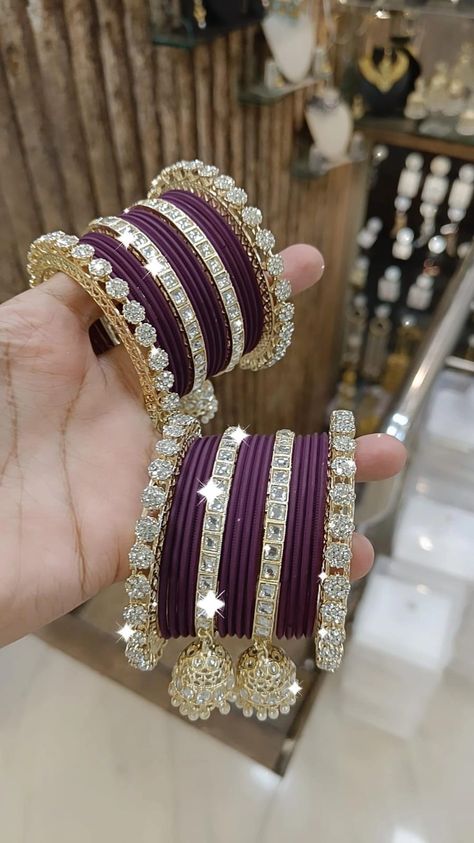 Bangles For Western Wear, Bangle Setting Ideas, Purple Bangles Set, Bangles For Lehenga, Trending Bangles, Aesthetic Bangles, Bangles Set Indian, Bangles Ideas, Purple Bangles