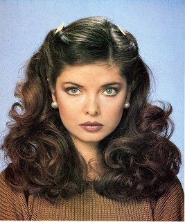 cecilia🌈 on Twitter: "and 70s hair!!!… " 70s Hair And Makeup, 1970s Hairstyles, 70s Hair, 80s Hair, Farrah Fawcett, Bandana Hairstyles, Head Hair, Retro Hairstyles, Grunge Hair