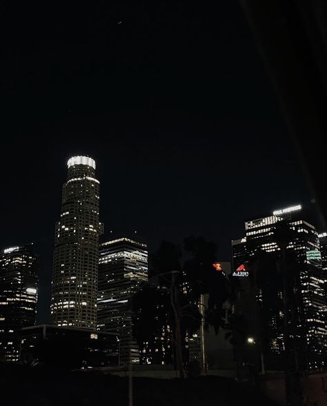 downtown la #aesthetic #downtown #losangeleslife #citylife #citylights #latenightthoughts #losangeles #la #california #drive #city #cityscape Downtown La Aesthetic, Los Angeles At Night, La Aesthetic, City View Night, Aesthetic Downtown, Los Angeles Aesthetic, Miss California, Paris Place, Los Angeles Travel