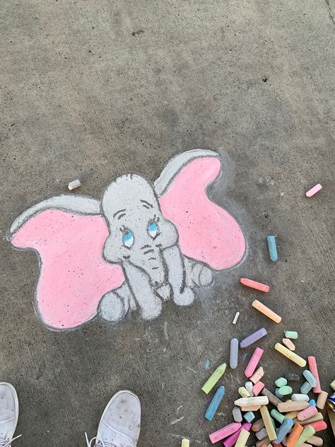 Chalk Drawings Disney, Chalk Disney Art, Chalk Cartoon Drawings, Disney Character Chalk Art, Disney Chalk Art Sidewalks, Chalk Art Ideas Disney, Disney Chalk Art Easy, Cartoon Chalk Art, Easy Side Walk Chalk Art