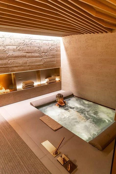 Four Seasons Hotel Milano Spa - The Luxe Voyager: Luxury Travel | Luxury Vacations & Holidays Indoor Spa Room Jacuzzi, Jacuzzi Hotel, Spa Design Interior, Home Spa Ideas, Luxury Spa Design, Jacuzzi Bathroom, Jacuzzi Room, Luxury Spa Bathroom, Spa Luxe