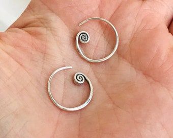 Spiral Hoop Earrings, Organic Nature, Dope Jewelry, Spiral Earrings, Funky Jewelry, Jewelry Inspo, Dream Jewelry, Pretty Jewellery, Schmuck Design