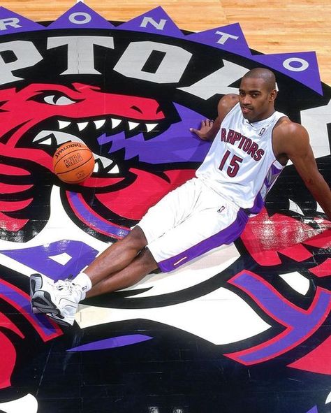 Vince Carter Raptors, Carter Aesthetic, Tom Brady Patriots, Nba Basketball Art, Vince Carter, Basketball Art, Basketball Pictures, Old Images, History Pictures